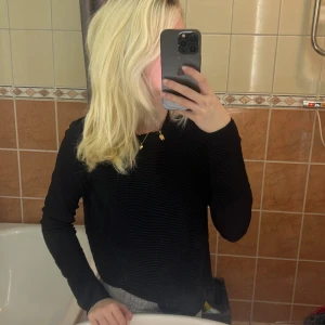 Långärmad tröja  - basic tröja med fina detaljer 🫶 aldrig använd 