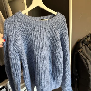 Stickad tröja  - Från Lindex, strl s men lite större i storleken 