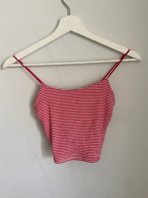 Topp- pacsun - Jätte gulligt linne från pacsun. Ord pris: 200kr