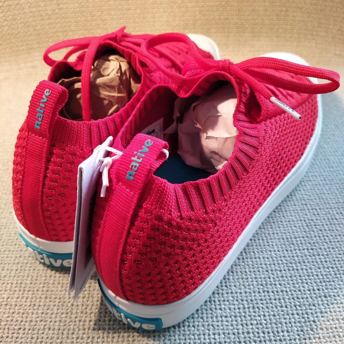 Helt nya Native Röda sneakers 42  - 91