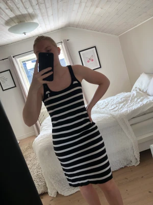 Ralph Lauren klänning - Randig Ralph Lauren klänning, Använd men gott skick!! M men liten i storleken 