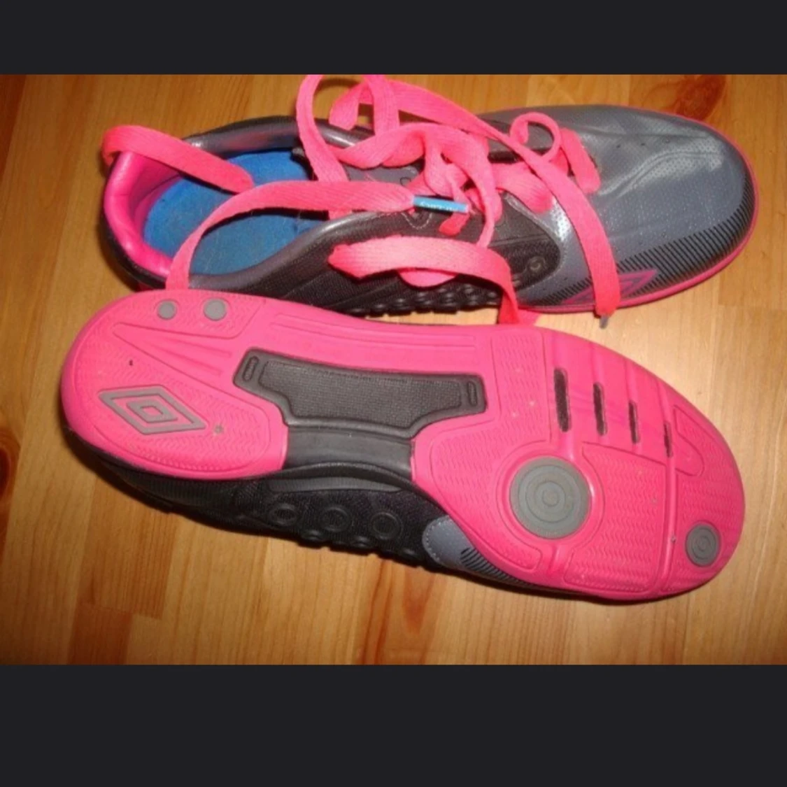 Skor, inomhus träningsskor, stl 40 (25 cm), mkt fint skick - 91