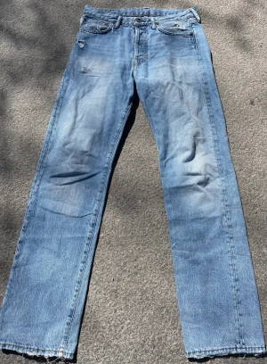 Acne Studios Jeans - Acne Studios Jeans i bra condition Nypris ungefär 2950kr Condition 8/10 Distressing är av designen Lägg bud!  Waist:41cm  Length: 107cm  Leg opening: 19.5cm