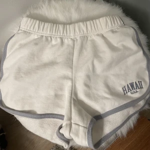 Brandy Melville shorts  - Mjuka shorts från Brandy Melville. Helt oanvända. One size men skulle säga att de passar xs-s ungefär. 