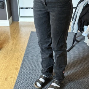 Zara jeans  - Strl 36, aningens långa på mig som är 162cm 