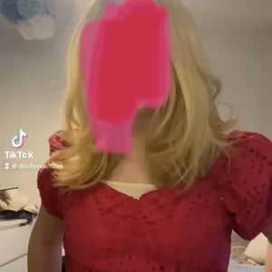 Tröja - Säljer nu denna jätte fina tröja😻 flera bilder finns! Den ör helt ny bara att jag klippt bort lappen