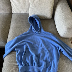 Weekday hoodie Blå - oversized Weekday hoodie M  passar M-L