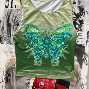 ”Y2k” tröja  - Har aldrig använt, inte min stil. Köpte för 89 kr   