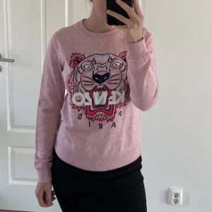 Kenzo - Tröja från kenzo! Storlek M. Köpt på Raglady, nypris 2199kr. Sparsamt använd. 