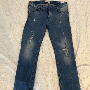 Zara jeans  Storlek 40 Skick 7/10 Ny pris 599kr Mitt pris 130kr