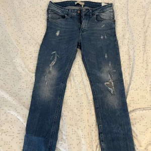 Jeans  - Zara jeans  Storlek 40 Skick 7/10 Ny pris 599kr Mitt pris 130kr