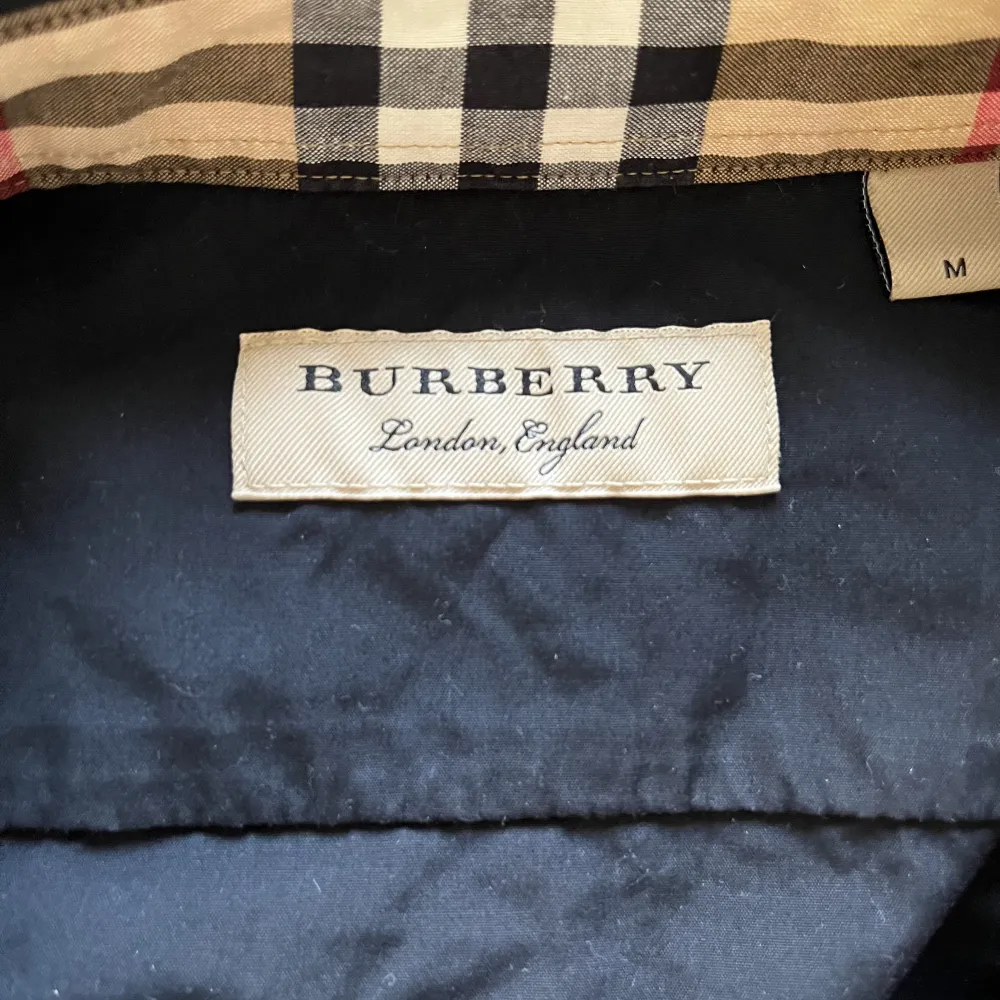 Black ⚫️ Burberry T-shirt looks and feels brand new, fits good like M and looks amazing, dm for any info . T-shirts.