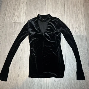 Velvet topp med choker - mycket bra skick!