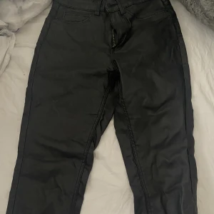 Skinn byxa - Säljer skinny skinnyxor för dom kommer inte till användning längre men dom sitter fint på🖤