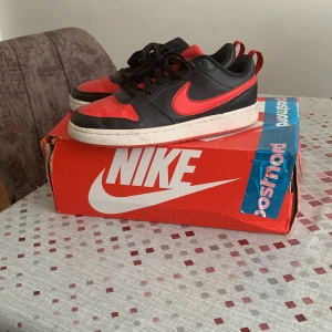 Röda dunks loss  - Röda dunks lows har varit användna  ett par gånger. 