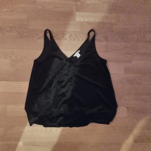  sidenlinne - Fint sidenlinne knappt använt storlek s väldigt snyggt passade bara inte på mig