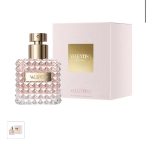 Valentino parfym  - Oanvänd parfym från valentino! Ville ha en annan men fick fel det är där för jsh säljer ❤️