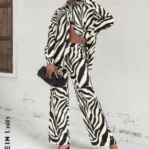 Set - Världens härligaste set till sommaren, tunt ”flowy” tyg. Ej genomskinlig. Passar tyvärr inte mig, endast testad