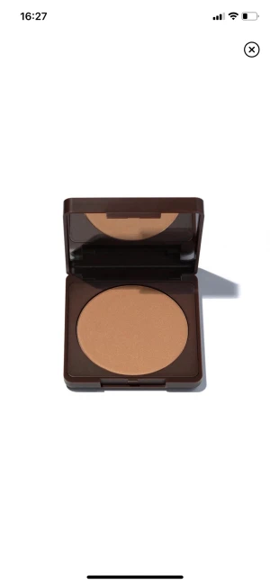 bronzer💘💘 - Matt bronzer i färgen TUSCANY från Caia. Personligen tycker jag att den är super och använder denna dagligen, håller verkligen superlänge och är väl pigmenterad. 200:- + frakt 45:- eller 54:- spårbart. Nypris: 295:-💘💘