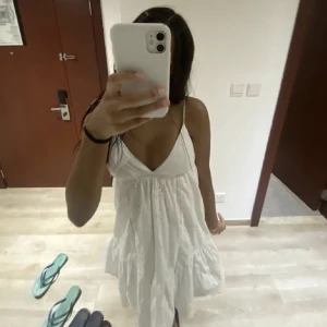 Zara klänning - Helt ny klänning ifrån zara, oanvänd då det var fel storlek. Köp nu eller prisförslag❤️