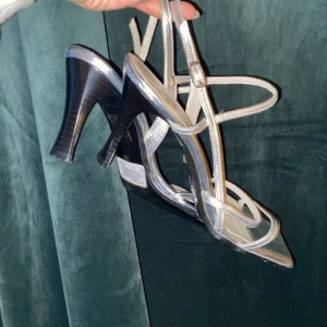 Klackskor/sandaletter - Helt oanvända