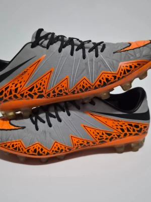 Nike Hypervenom grå/orange fotbollsskor - EU 40.5 I bra skick. Ag skor. kommer utan snören.