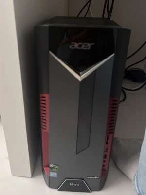 Acer nitro N50-600 - Acer Nitro N50-600 med i5-9400F, GTX 1660 Ti, 16 GB RAM och 512 GB SSD.