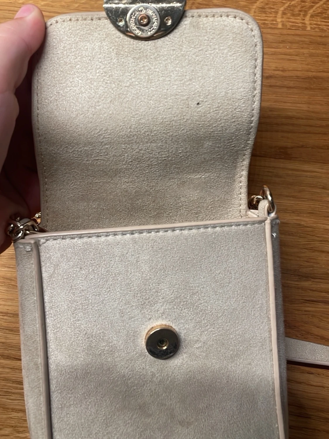 Beige axelväska med kedjerem - 4