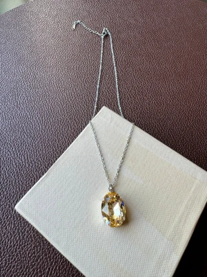 Swarovski halsband  - Superfin halsband med Swarovski Light Golden Shadow kristall i strlk 16mm och S - verifierat rostfritt stål kedja 50cm med förlängning