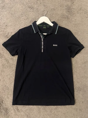 BOSS piké - BOSS pike storlek S slimfit, skick 8/10
