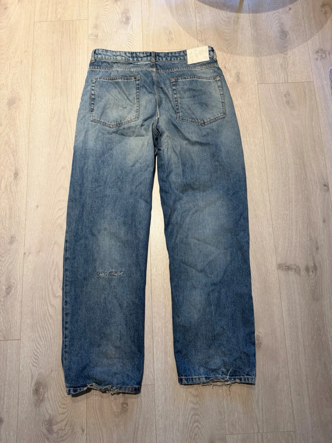 Blå raka jeans med rå kant (fivefourfive)