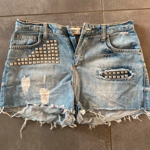 snygga jeans❤️ - jätte snygga jeans från gina tricot!