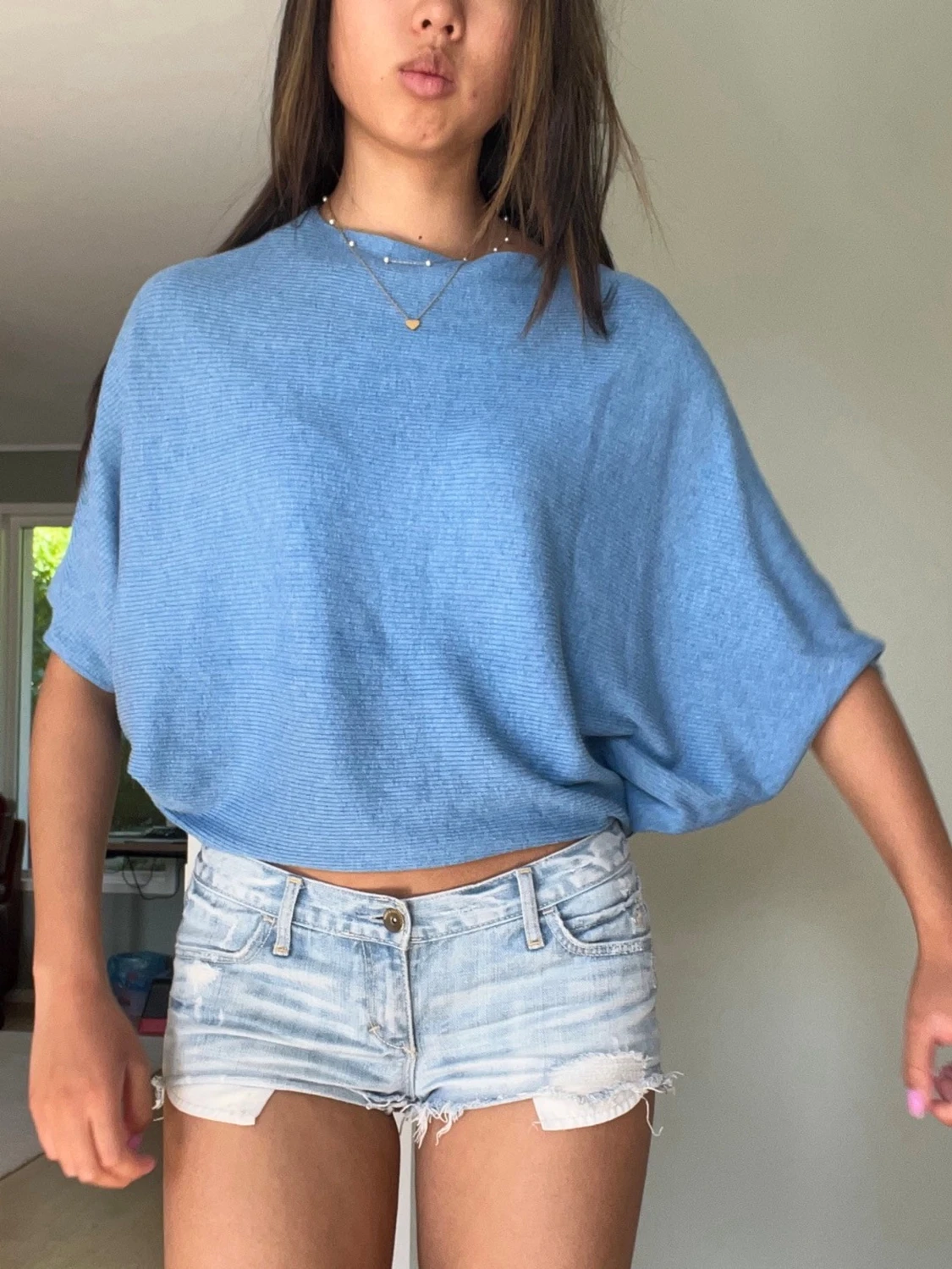 Ljusblåa lågmidjade jeansshorts - 2