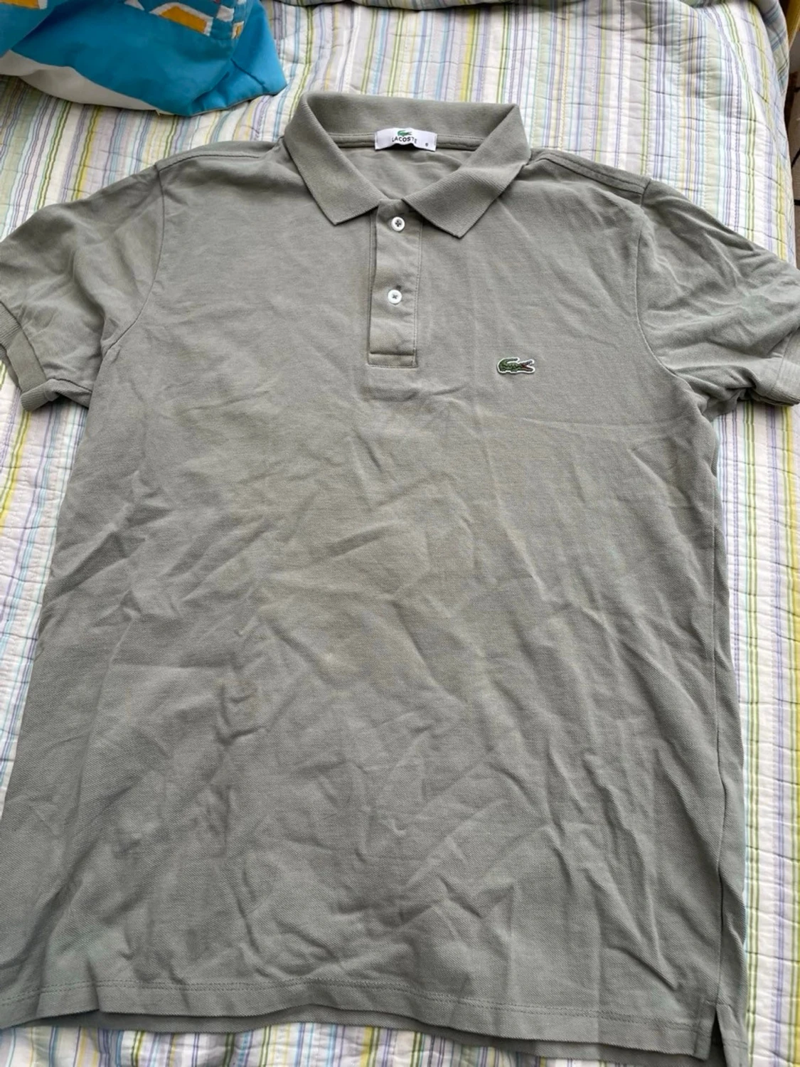 Grå pikétröja från Lacoste