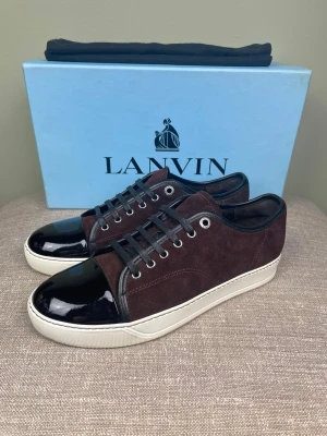 Lanvin skor - Hej, säljer nu dessa svin snygga Lanvin skor. Skorna är i grymt skick! Begränsat antal boxar och dustbag. Hör av dig vid frågor. 