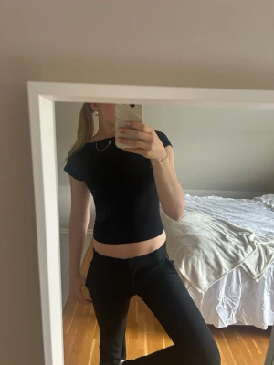 Topp med öppen rygg  - Superfin och stilren topp med öppen rygg 🥹💞