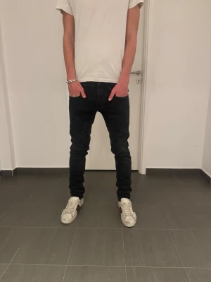 Replay Anbass jeans  - Säljer nu dessa feta Replay Anbass jeans, skriv för fler bilder/frågor🤗