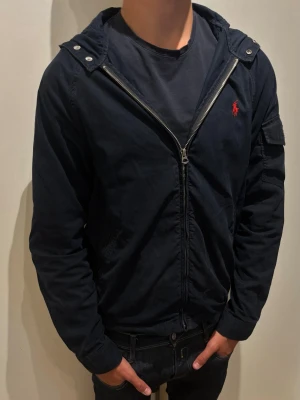 Ralph lauren jacka - Denna  tvärfeta Ralph Lauren jackan i Storlek S | Modell: 183 | 899kr ! Skriv vid info/bilder