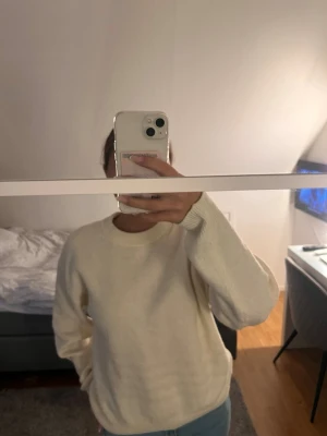 Beige stickad tröja  - Beige stickad tröja 