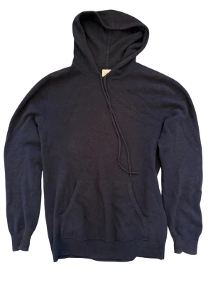 Kashmir hoodie - Påsydda elbowpatches. Nypris 2800.