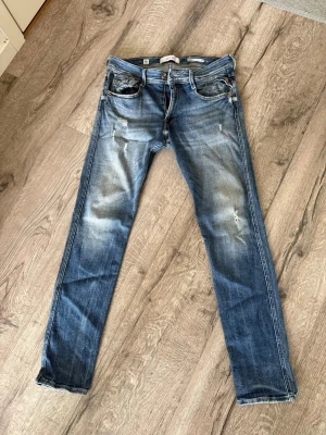 Replay Anbass slim fit 32 - Fräscha replay jeans, använda ganska få gånger. Storlek 32 32