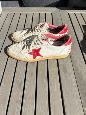 Golden Goose Ball Star - Golden Goose Ball Star. Storlek 43. Skick: 7/10 se bild 3. Retail 5,300 SEK.