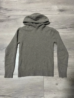 Merino hoodie - Skit snygg merino hoodie från vailent med hög kvalite, säljer då jag inte tycker att färgen passar mig.