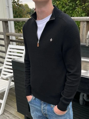 Morris halfzip merinoull - Bra skick 100% merinoull Normalstor M Modellen är 180cm och 66kg Följ mig för 10% rabatt