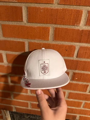 Spansk keps - Jag har en keps som förebilder lamine yamals VM vinst, företaget jag köpte den o från skapade bara 15st så den är 1/15 och sen dess har företaget gått i konkurs