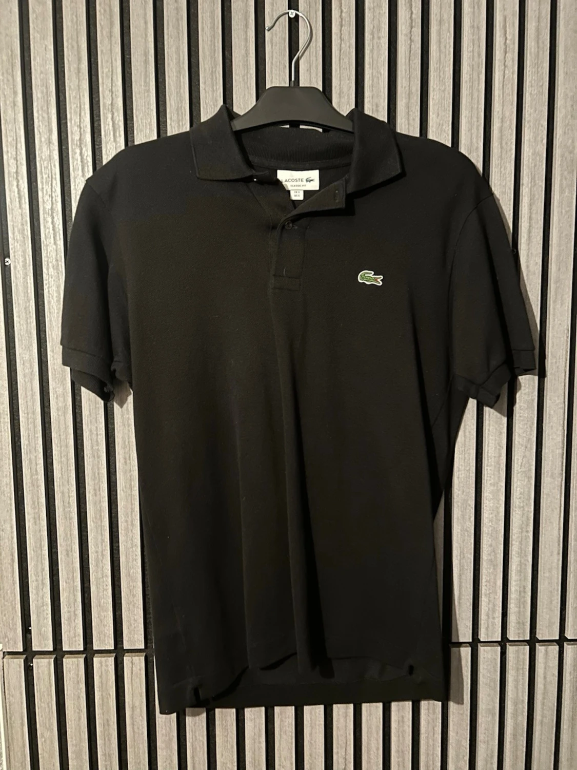 Svart pikétröja från Lacoste