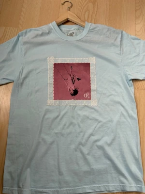 Ljusblå Olivia Rodrigo t-shirt - Helt oanvänd, från den officiella hemsidan