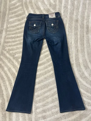 True religion bootcut jeans - Snygga bootcut jeans . Använda men i väldigt bra skick💞