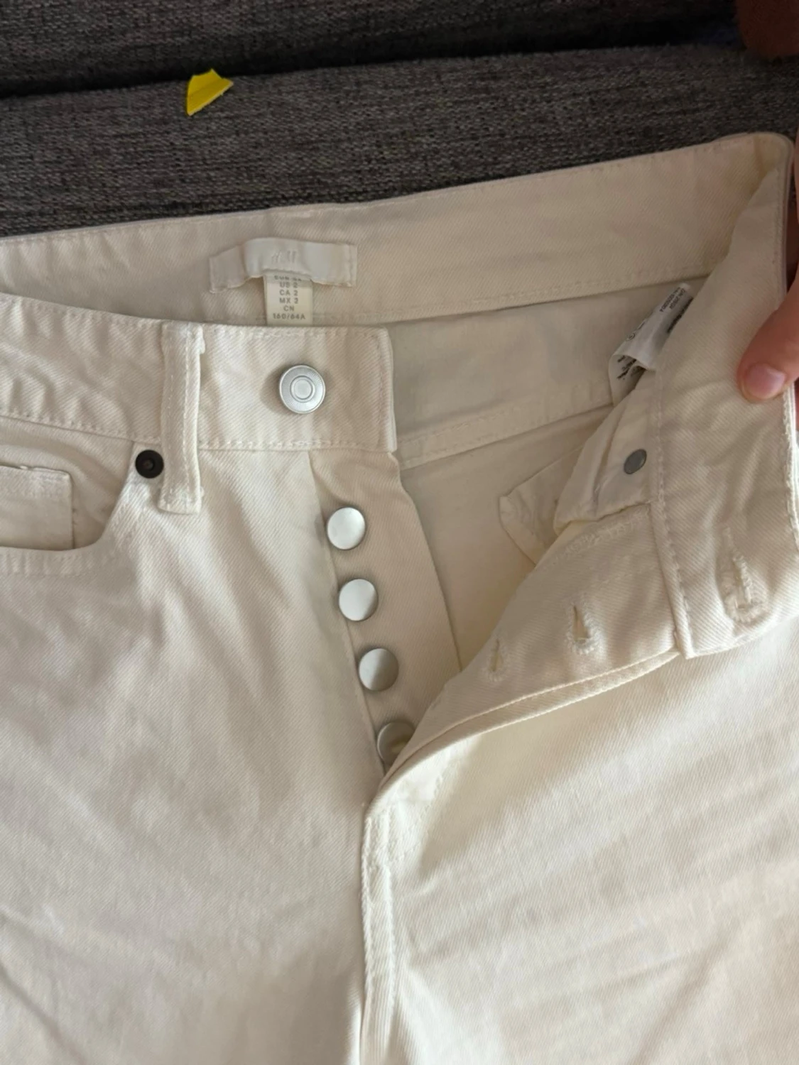 Raka vita jeans med rå kant - 1