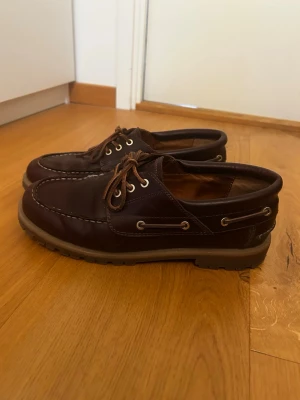 Mörkbruna Vagabond loafers  - Säljer ett par mörkbruna Vagabond loafers i skinn, storlek 39. Knappt använda, skriv för fler frågor! Nypris ca 1300